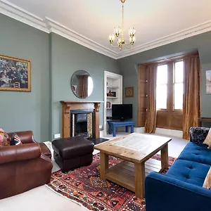 https://old-town-1-bed-apartment-with-stunning-views.edinburghhotelsuk.org